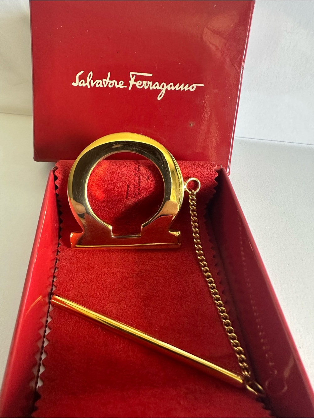 Ferragamo Vintage Fermafoulard Gancini Gold Scarf Ring Pin Box